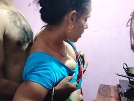 Pegando a mulher do corno enquanto ele tá no bar